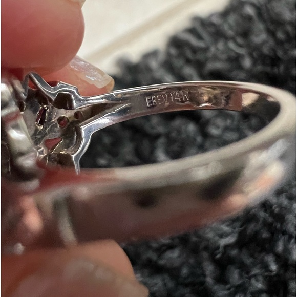 Vintage EREV Harold Freeman 14K Gold Diamond Ring - Picture 5 of 8